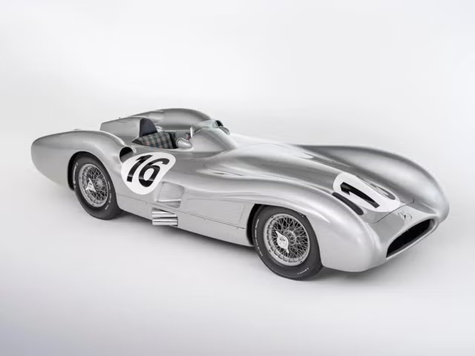 Lateral del diseño de Mercedes