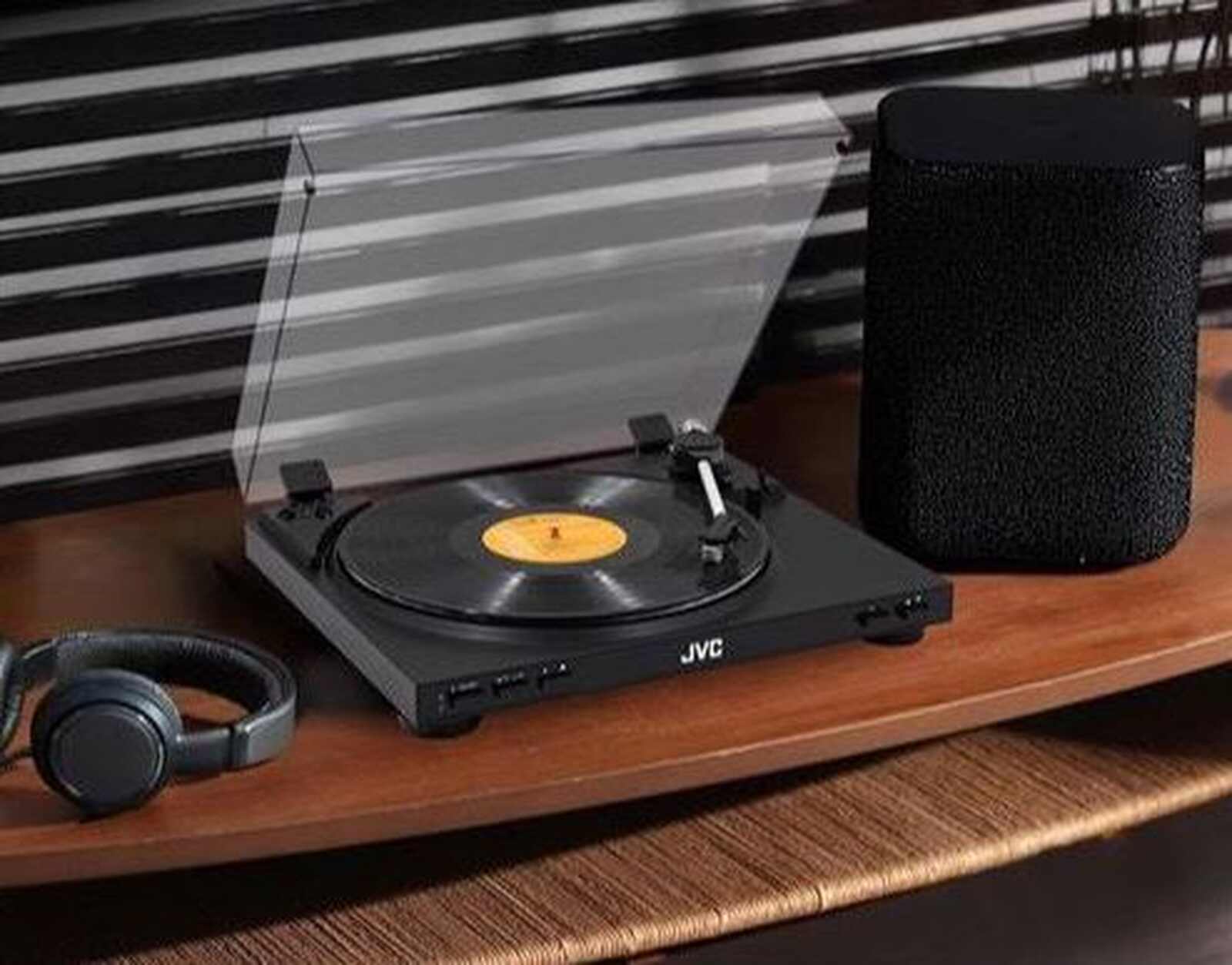 Tocadiscos como uno de los gadgets para regalar en Navidad