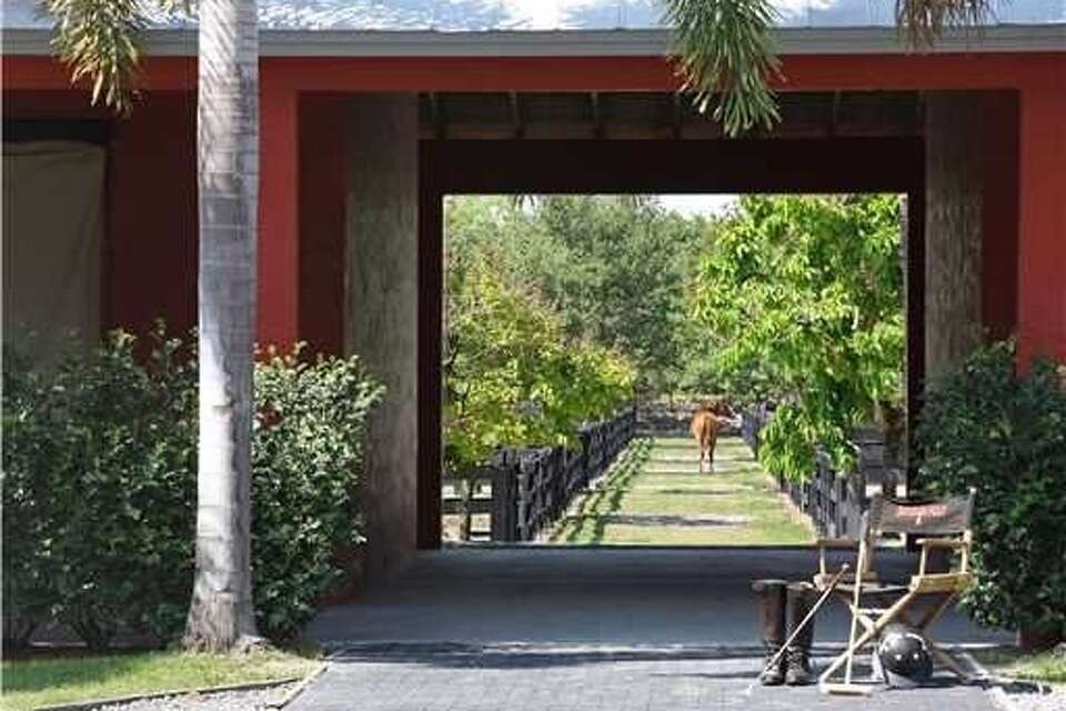Caballo en el rancho del actor