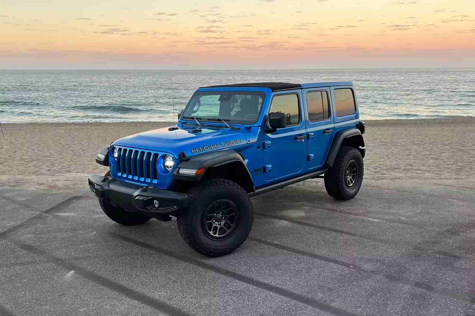 Foto del Jeep de Can Yaman