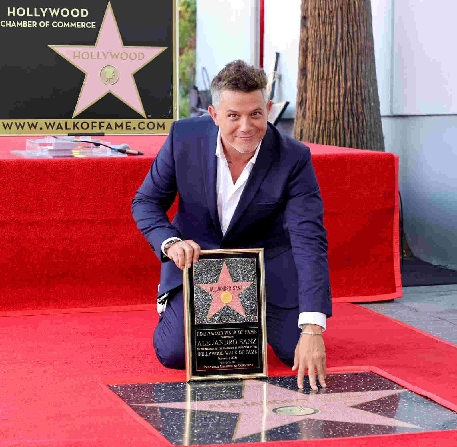El cantante con la estrella en el paseo de la fama
