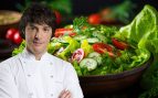 Jordi Cruz, cocinero, sobre el aliño de la ensalada: «Si hacemos caso a la lógica, lo primero sería el vinagre. Luego la sal para que se disuelva y, por último, el aceite»