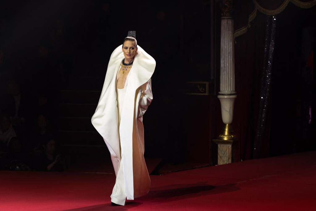 Nieves &Aacute;lvarez en el desfile de St&eacute;phane Rolland