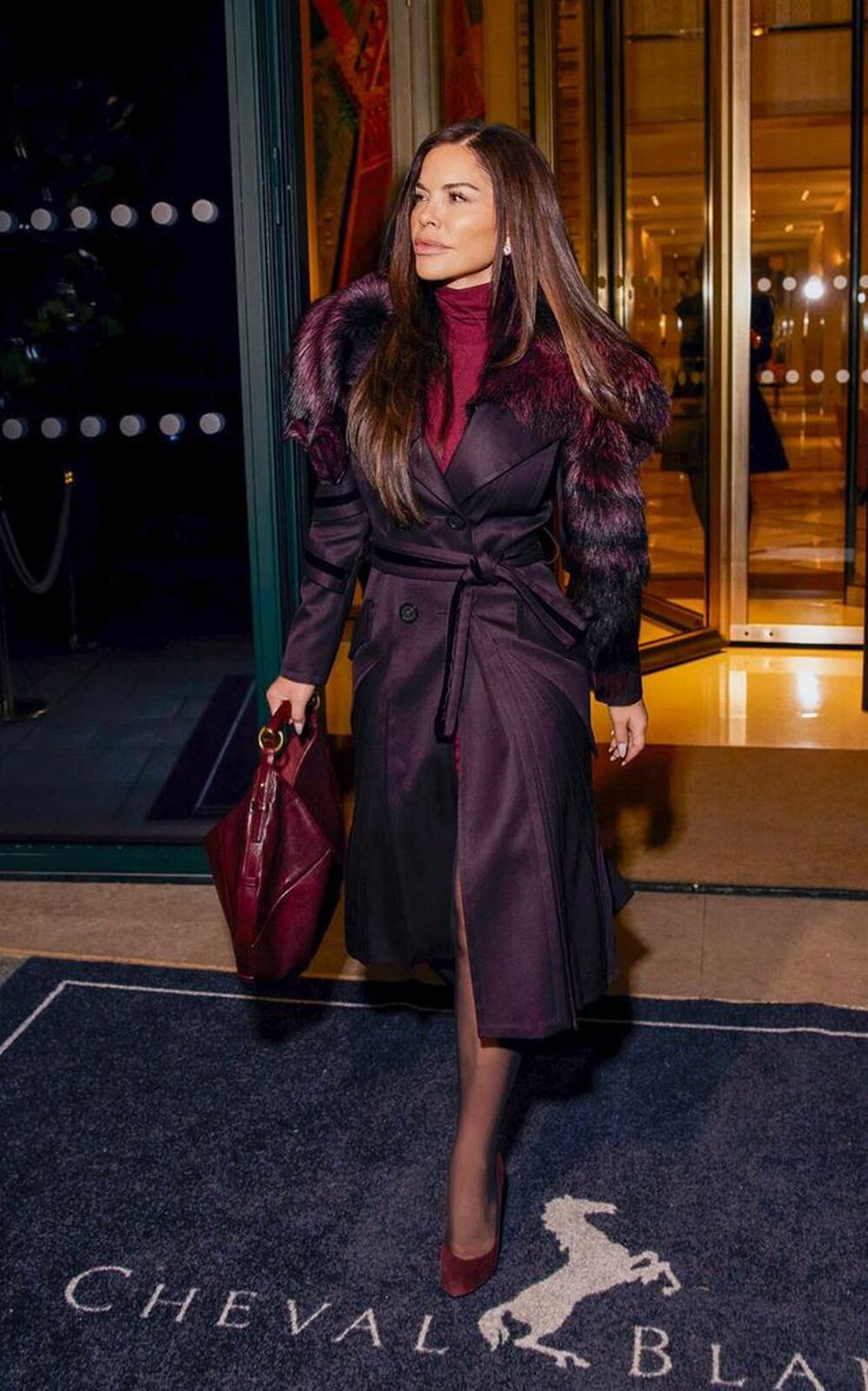 Lauren Sánchez saliendo del hotel en París