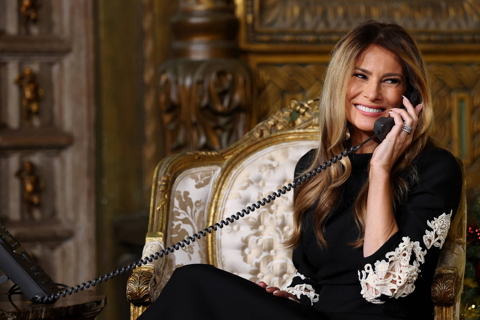 Melania Trump sonriendo