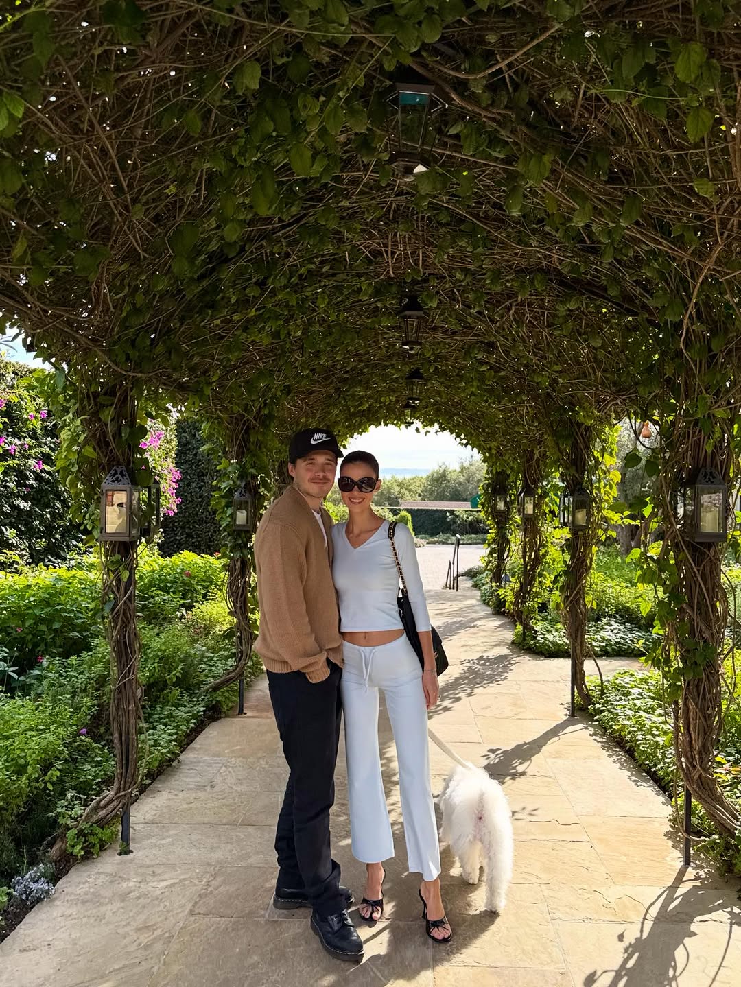 Nicola Peltz brooklyn beckham vino