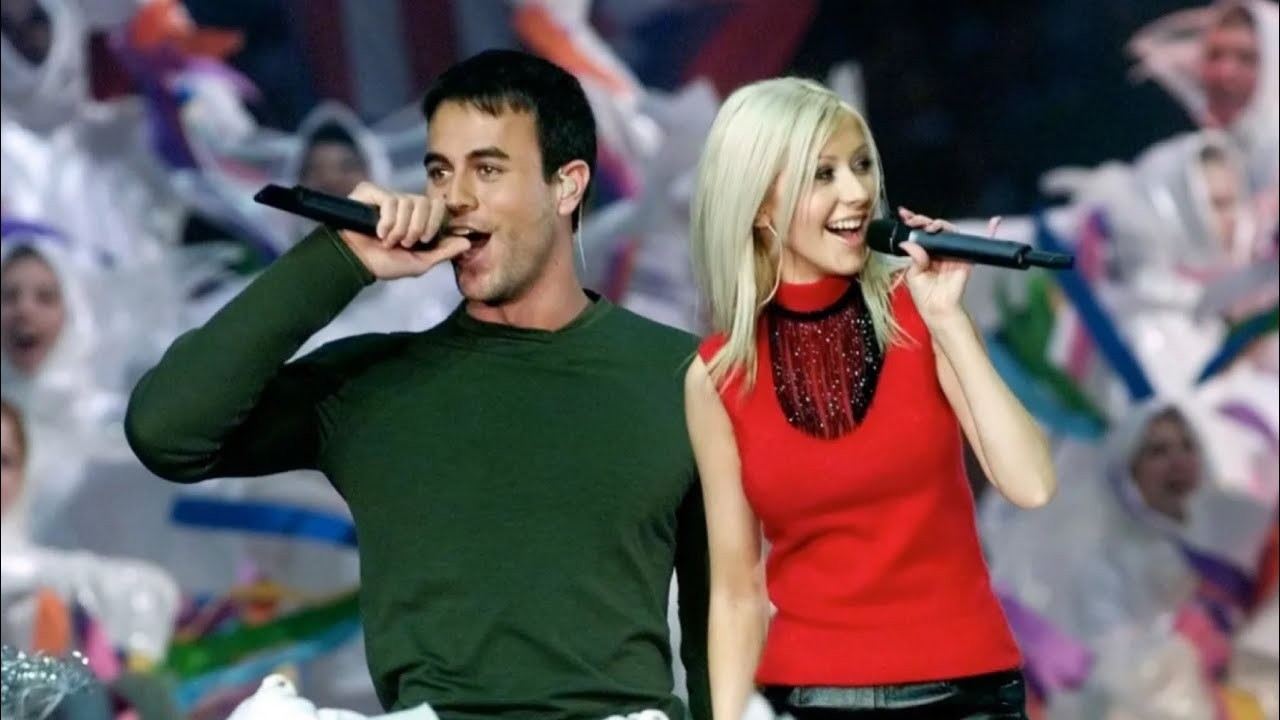 Christina Aguilera en la Super Bowl con Enrique Iglesias