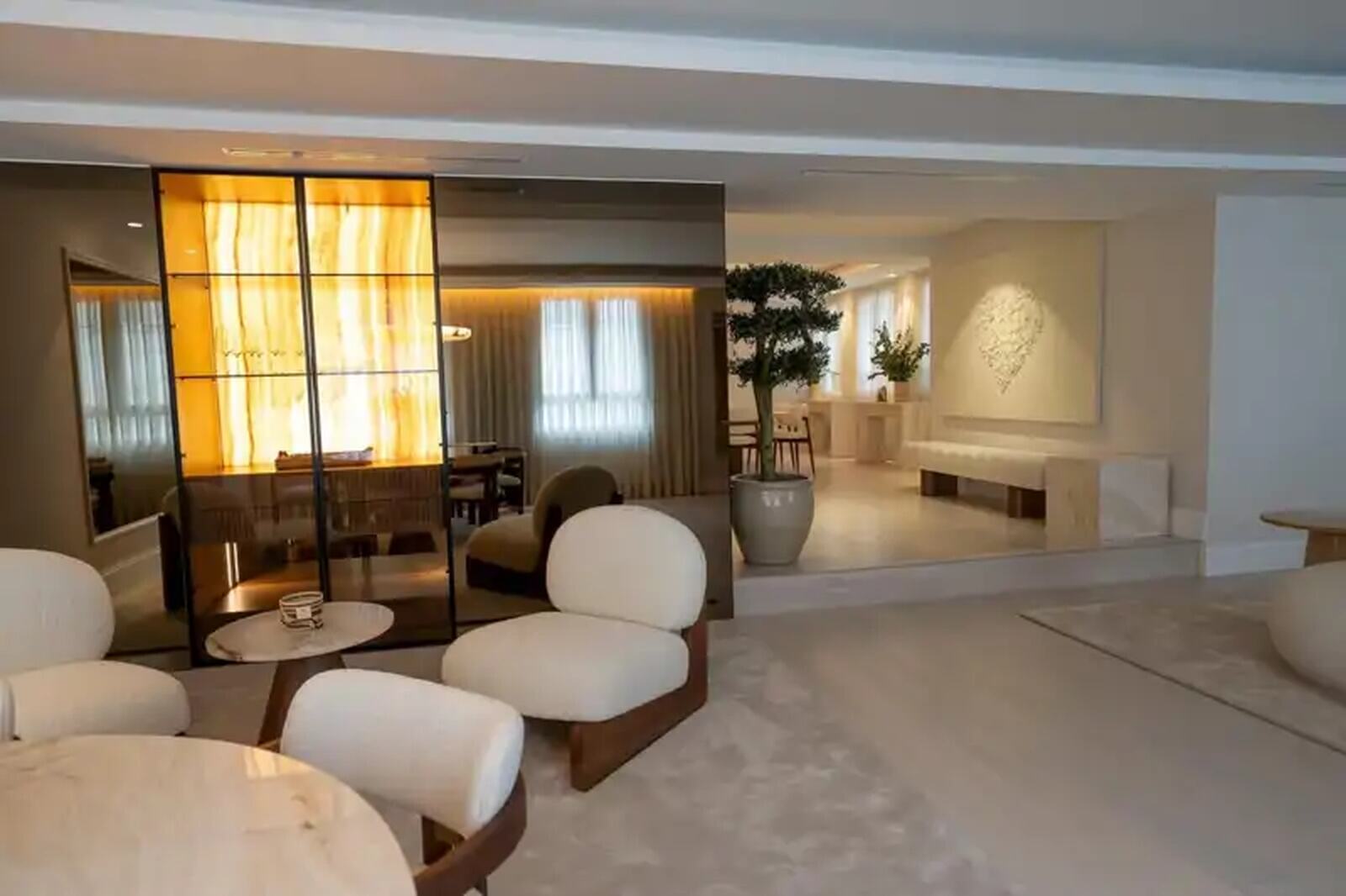 Sillas de la casa de Georgina Rodr&iacute;guez