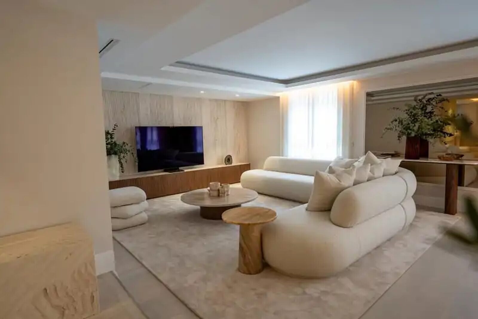 Sof&aacute; de la casa de Georgina Rodr&iacute;guez en Madrid