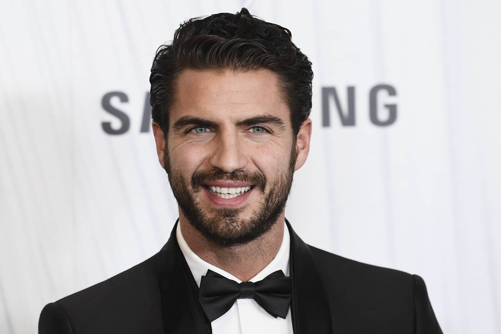 Maxi Iglesias sonriendo