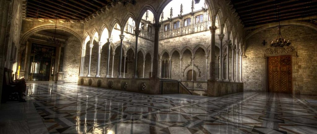 Sant Jordi Barcelona planes Gaudí