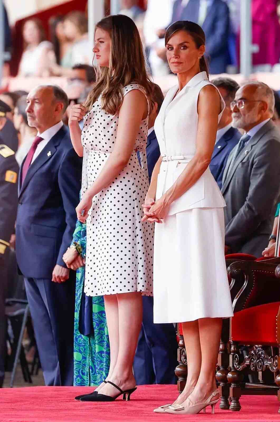 La Reina Letizia con el modelo Carrie de Isabel Abdo Shoes