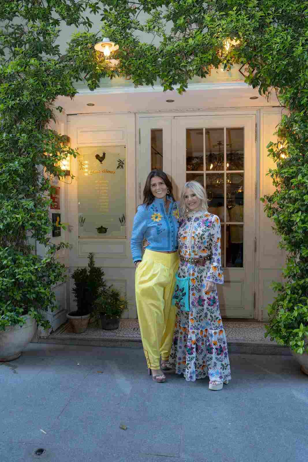 Tana y Eugenia Martínez de Irujo posando