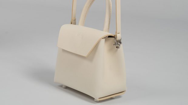 less bore bolso bandolera blanco