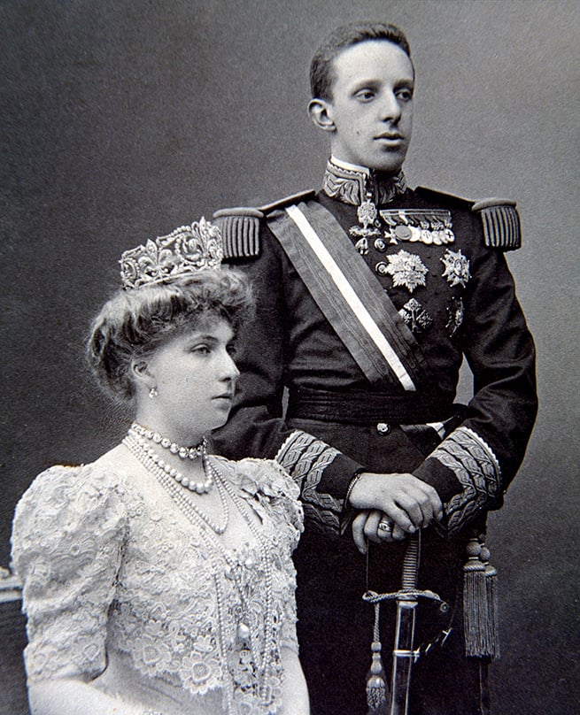 victoria eugenia tiara flor de lis