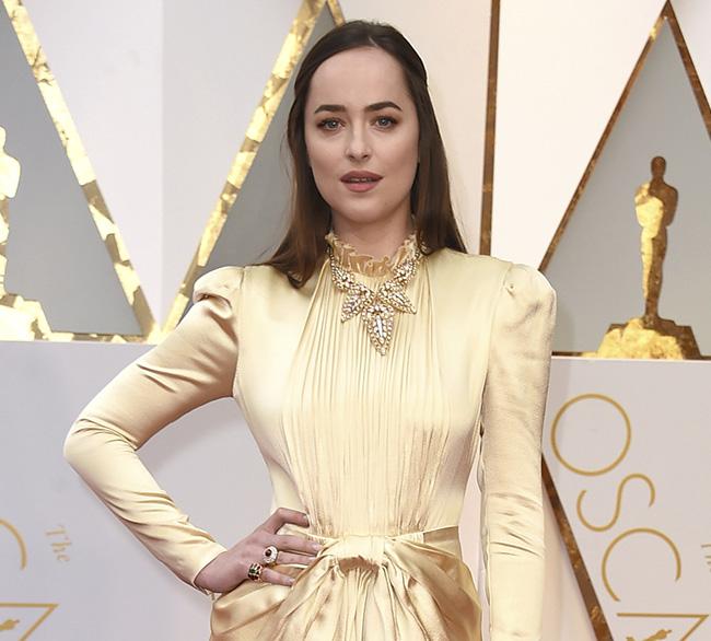 dakota johnson premios oscar 2017 joyas