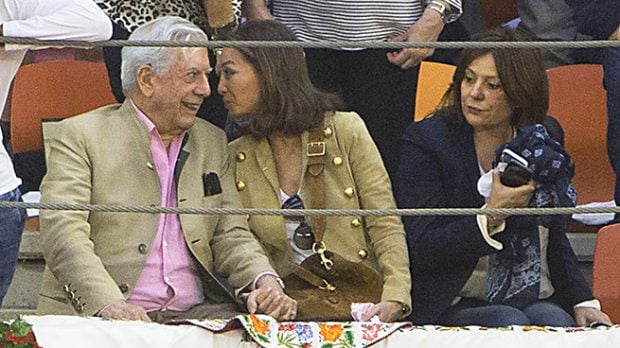 La pareja junto a Nuria Gonz&aacute;lez (Gtres)