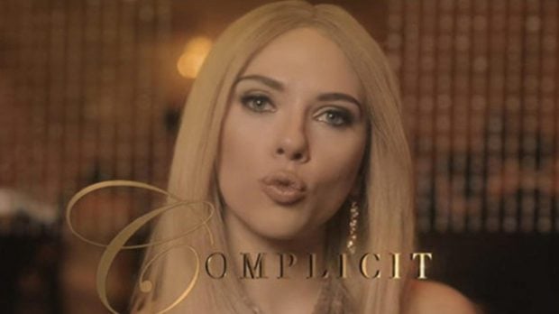 Scarlett Johansson imitando a Ivanka Trump (Twitter)