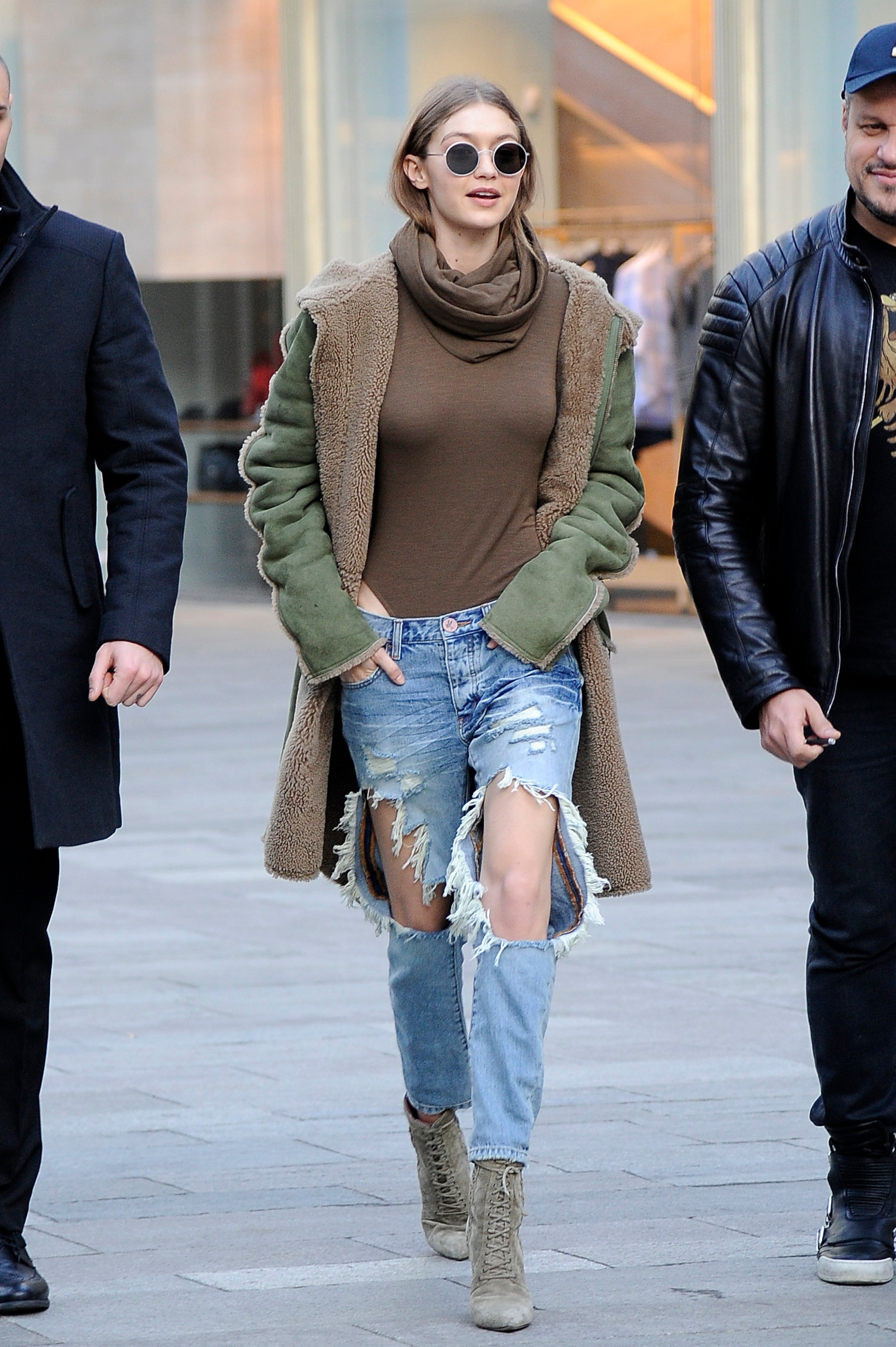 Gigi Hadid Jeans Rotos