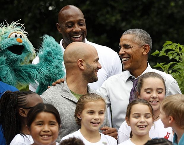 Barack Obama y su cocinero personal en una imagen de archivo / Gtres