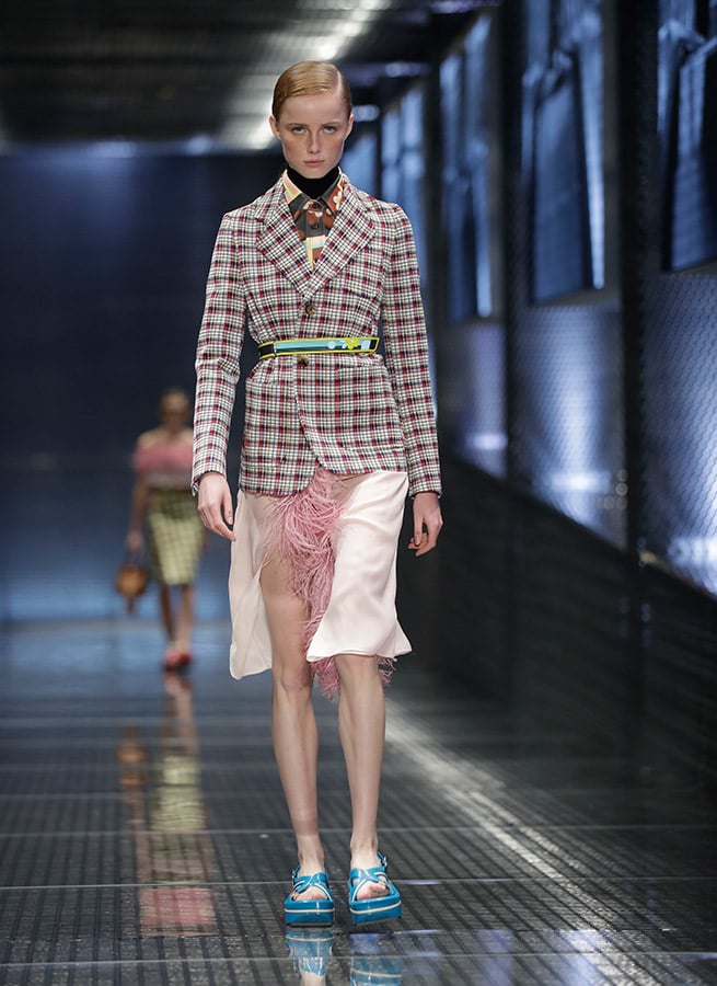 Sara Carbonero falda Prada desfile Milan Fashion Week