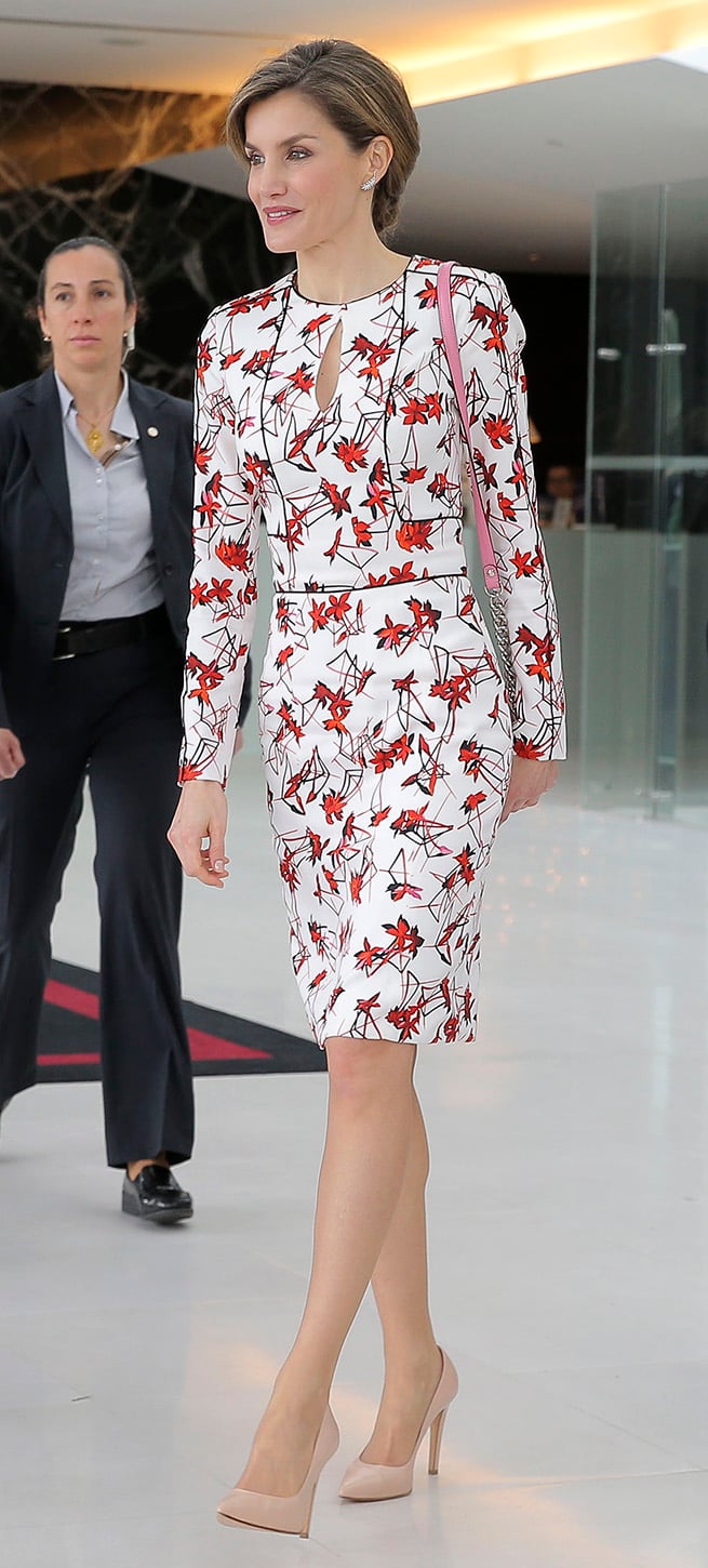letizia look rosa rojo