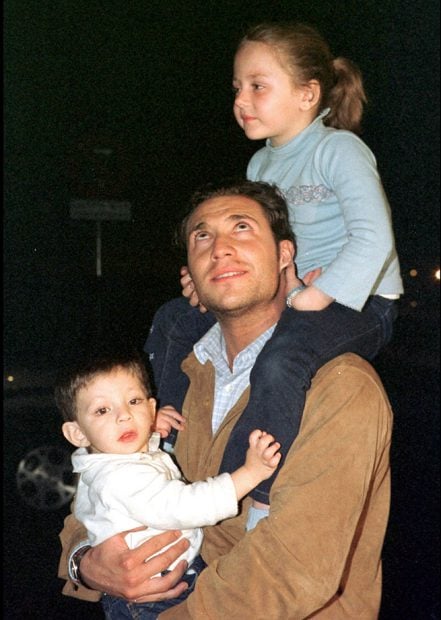 Antonio David Flores y sus hijos