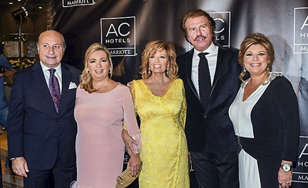 La periodista María Teresa Campos , la presentadora Terelu Campos, Carmen Borrego, José Carlos Bernal y el humorista Edmundo "Bigote" Arrocet en una imagen de archivo / Gtres