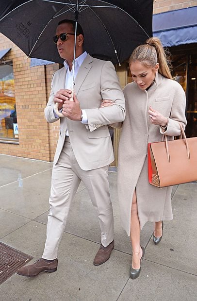Álex Rodríguez y Jennifer López abandonan el restaurante de Nueva York/ Gtres