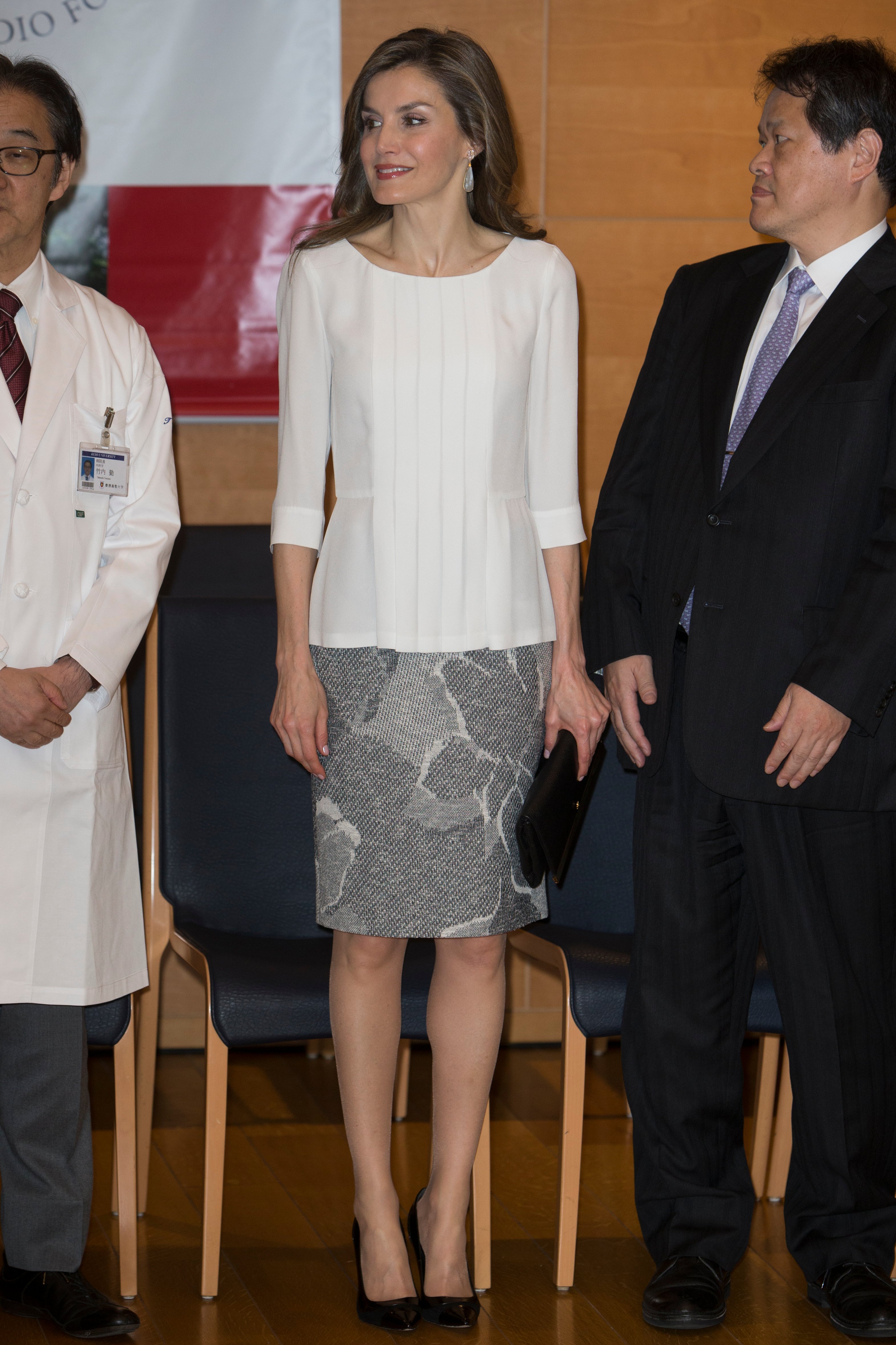 Reina Letizia Look Pendientes Tous Viaje Jap&oacute;n