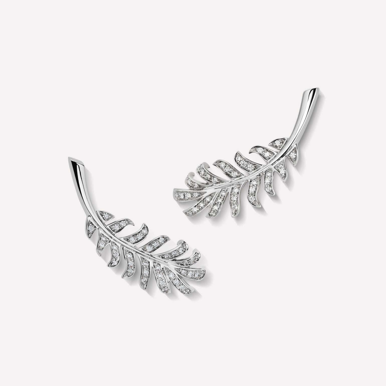 Chanel Pendientes ear cuff Plume Reina Letizia Jap&oacute;n