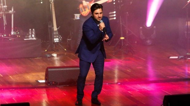 Bustamante canta visiblemente emocionado en su concierto en León /Gtres