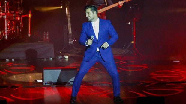 Bustamante canta visiblemente emocionado en su concierto en León /Gtres