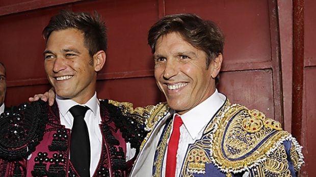 Manuel Díaz 'El Cordobés' y Julio Benítez en una corrida en la que ambos toreaban /Gtres
