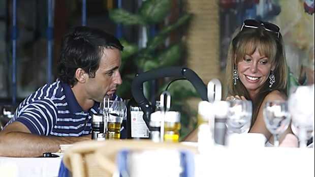 Lara Dibildos y &Aacute;lvaro Mu&ntilde;oz Escassi en un restaurante malague&ntilde;o en el 2007 /Gtres