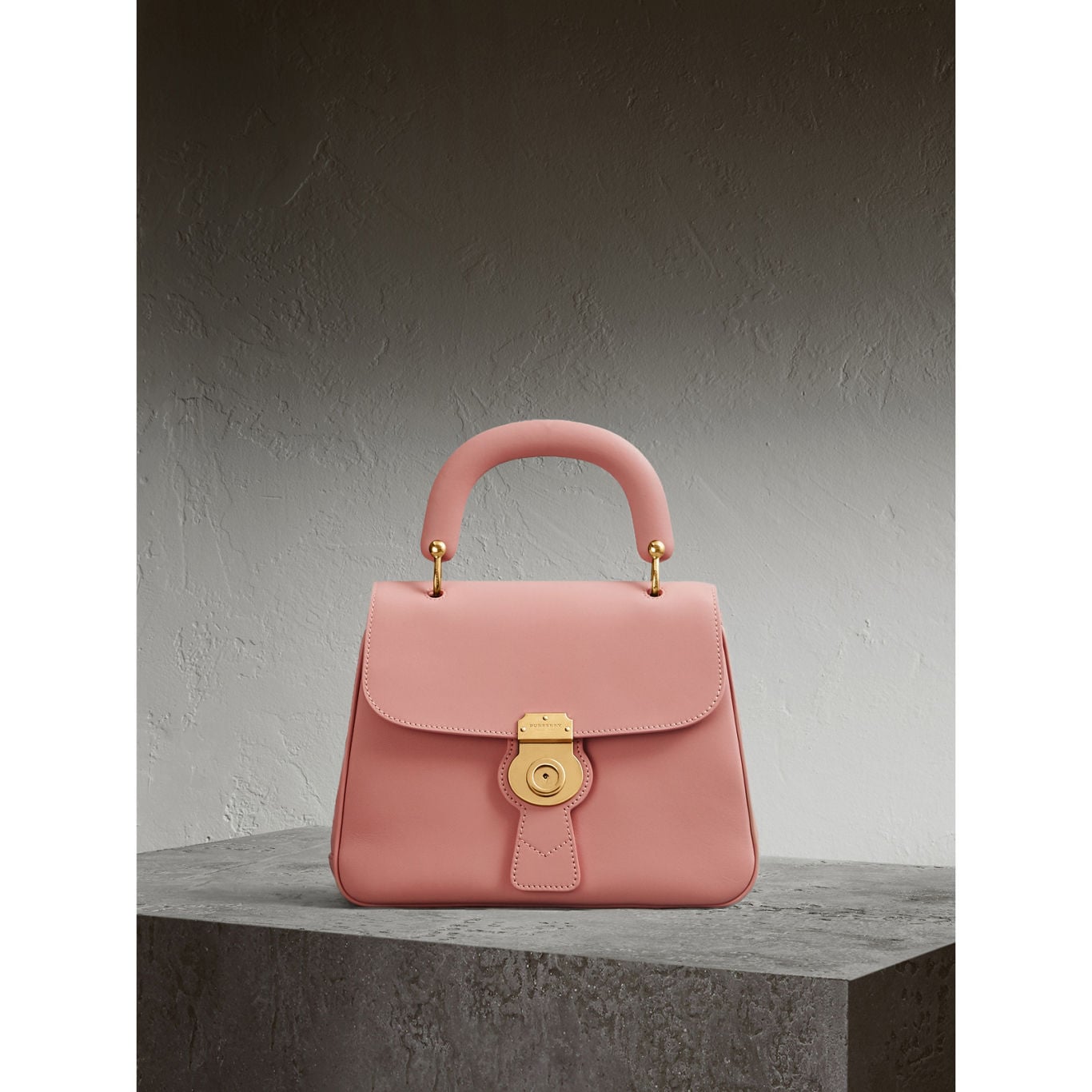 Gigi Hadid Bolso Burberry