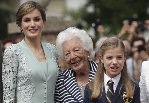Letizia, Menchu y Sof&iacute;a en la comuni&oacute;n celebrada en Aravaca (Madrid)