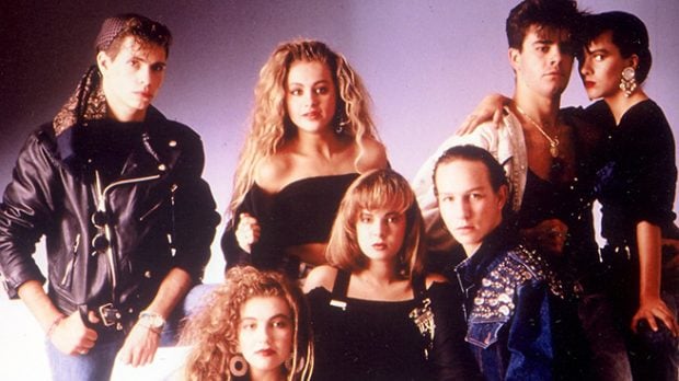 Thalia aparece junto a otros compañeros del grupo musical Timbiriche. Casi irreconocible, es la que aparece en la parte inferior, en el lado izquierdo. /Gtres