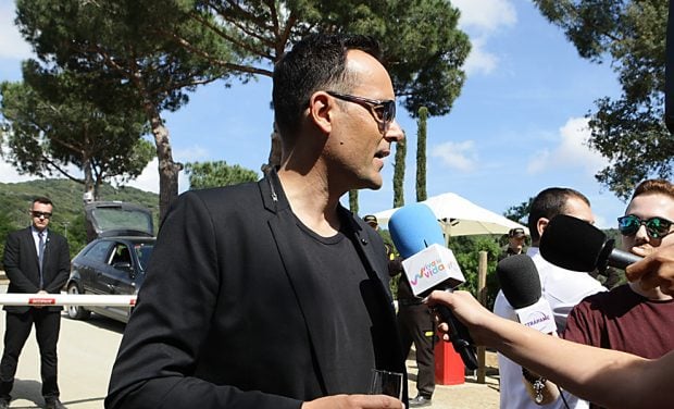 Risto Mejide atiende a los medios que cubren su boda con Laura Escanes /Gtres