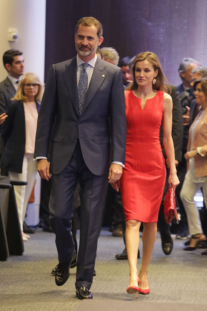 La reina Letizia en la presentaci&oacute;n de las Becas La Caixa