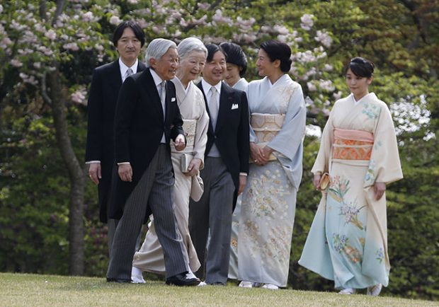 Mako de Jap&oacute;n y el emperador Akihito