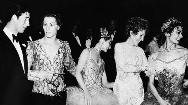 El pr&iacute;ncipe Carlos y Nancy Reagan 
