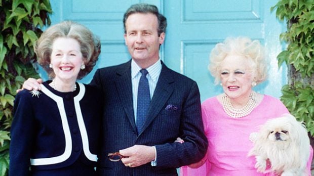 Raine Spencer y su madre Barbara Cartland 