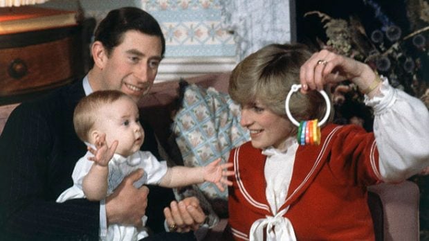 Los príncipes de Gales con su hijo Guillermo