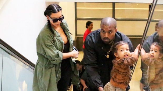 Kim Kardashian y Kanye West con su hija North
