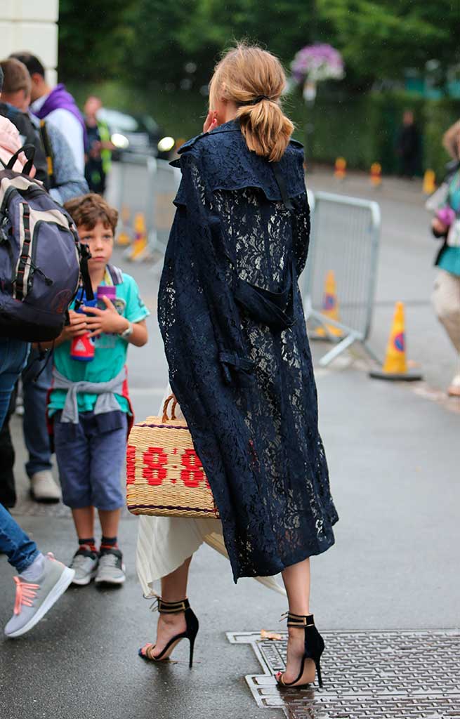 Olivia Palermo Trench Encaje Capazo Look Wimbledon