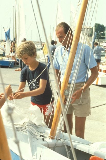 Felipe de ni&ntilde;o con su padre, el entonces rey Juan Carlos