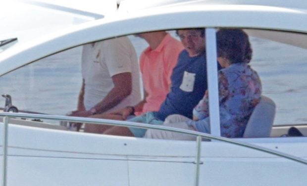Froil&aacute;n junto a su t&iacute;o Felipe y su abuela Sof&iacute;a en Mallorca