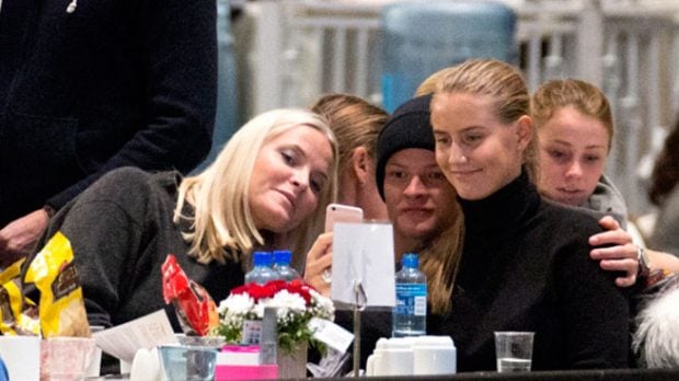 Mette Marit con Marius y su novia