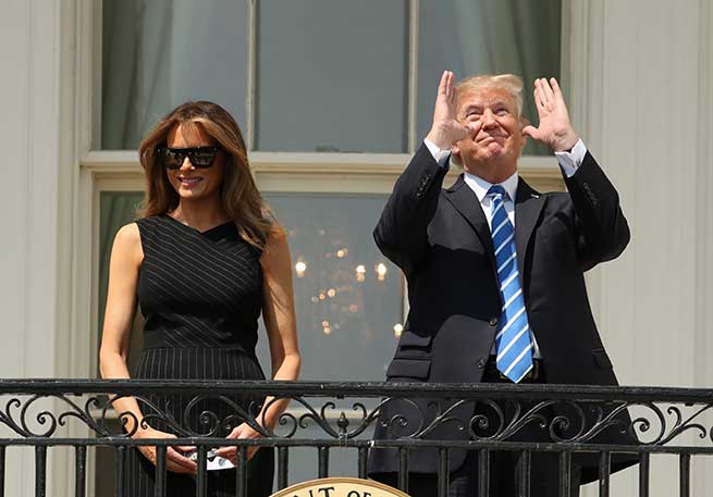 Melania Trump, durante el eclipse solar / Gtres
